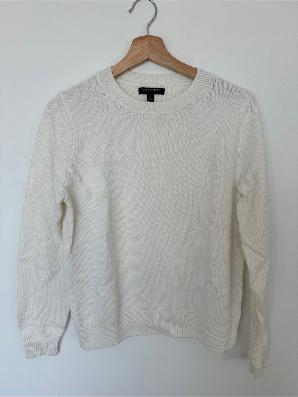 Banana Republic Cream Crewneck Sweater - Picture 1 of 2